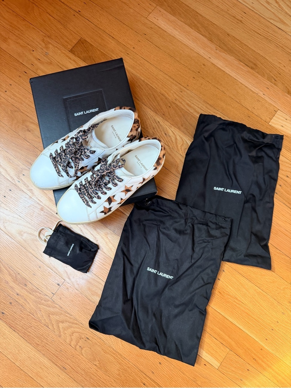 Saint Laurent White Leather Low-Top Sneakers with Leopard Star Detail - Picture 4 of 9